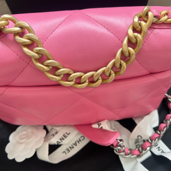 ***SOLD***Chanel 19 bag - Picture 6 of 15